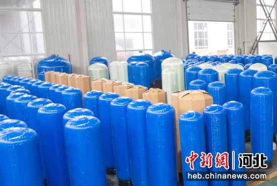 圖為棗強縣一復合材料公司庫房一角。 李金剛 攝
